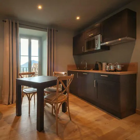 Dans Maison De Maitre *